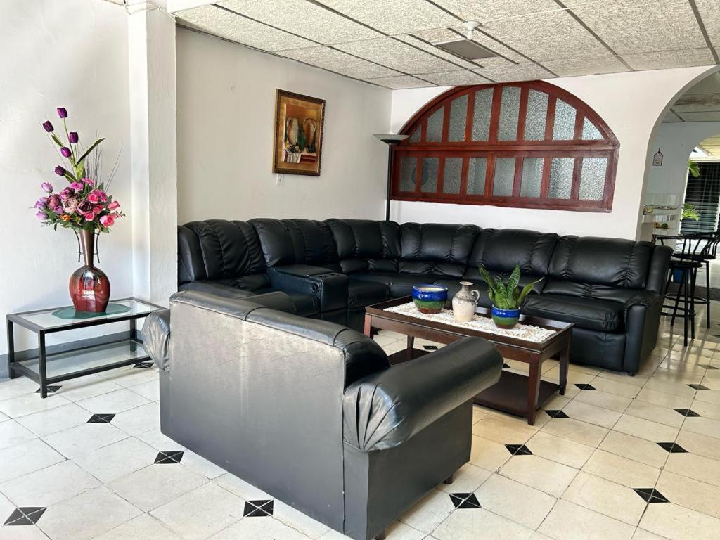 El Callejon Guest House León Zewnętrze zdjęcie